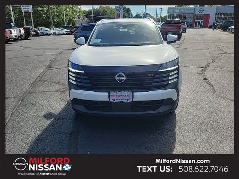 Used 2025 Nissan Kicks SR FWD image 4