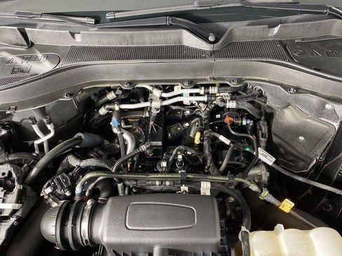 Used 2023 Ford Explorer XLT AWD/4WD image 42