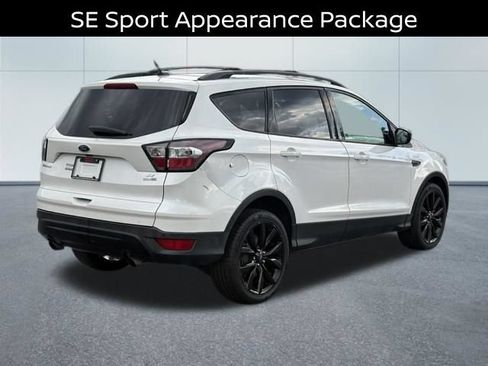 Used 2017 Ford Escape SE w/ Equipment Group 201A AWD/4WD image 3