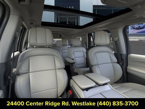 New 2026 Lincoln Navigator Reserve w/ Jet Appearance Package AWD/4WD image 10