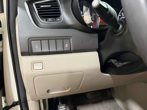 Used 2016 Kia Sedona LX FWD image 36