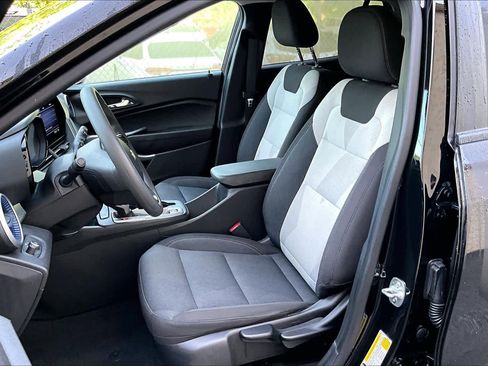 Used 2025 Chevrolet Trax LS FWD image 8
