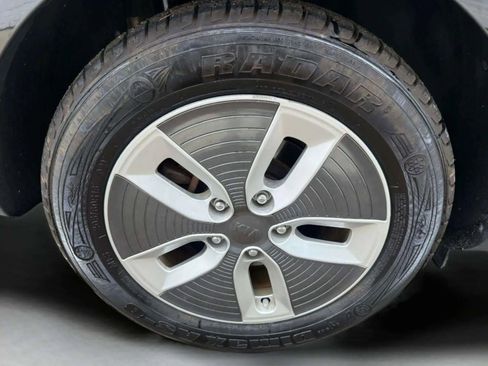 Used 2017 Kia Soul EV image 36