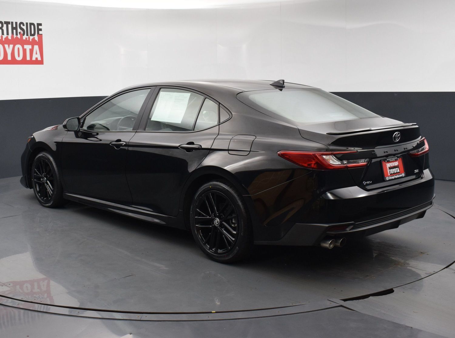 Used 2025 Toyota Camry SE FWD image 3