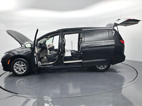 Used 2022 Chrysler Pacifica Touring-L FWD image 63