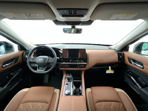 New 2026 Nissan Pathfinder Platinum image 9