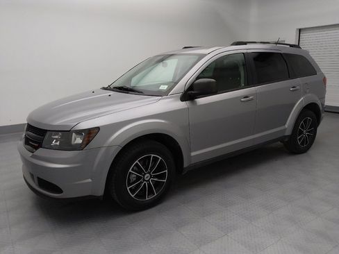 Used 2018 Dodge Journey SE w/ Popular Equipment Group image 2