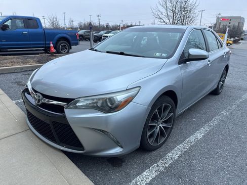 Used 2017 Toyota Camry XSE image 2