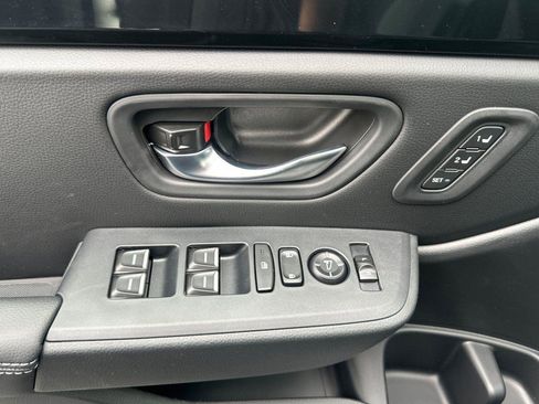 Certified 2025 Honda Pilot Touring image 10