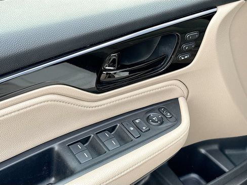 Used 2023 Honda Odyssey Touring image 18