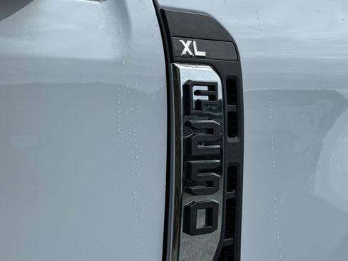 New 2026 Ford F250 XL w/ XL Chrome Package RWD image 22
