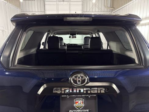 Used 2017 Toyota 4Runner TRD Off-Road Premium w/ Convenience Package AWD/4WD image 23