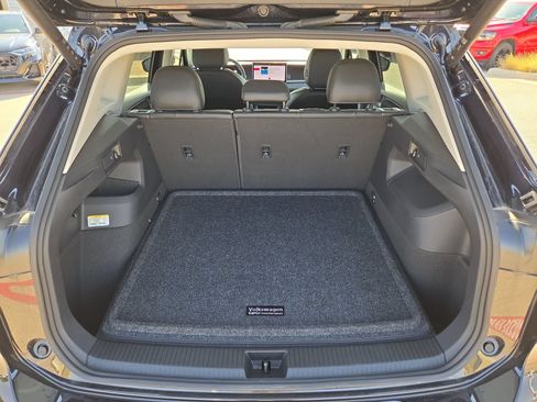 Used 2025 Volkswagen Tiguan SE FWD image 12