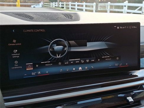 Used 2024 BMW X7 xDrive40i w/ Premium Package image 17