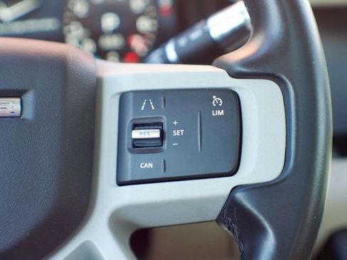 Used 2022 Land Rover Defender 90 S image 26