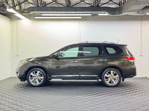 Used 2016 Nissan Pathfinder Platinum image 3