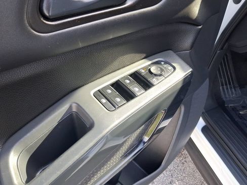 Certified 2023 Nissan Pathfinder SV FWD image 16