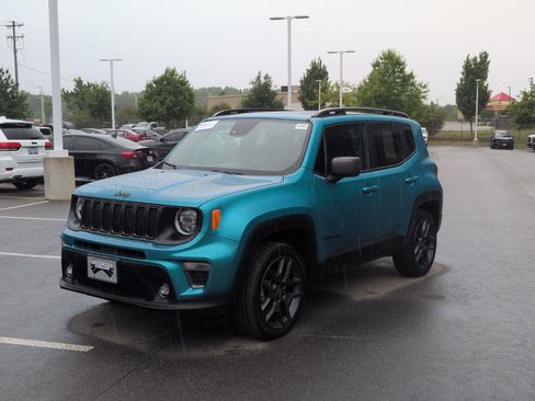 Used 2021 Jeep Renegade Latitude w/ Luxury Group II AWD/4WD image 8