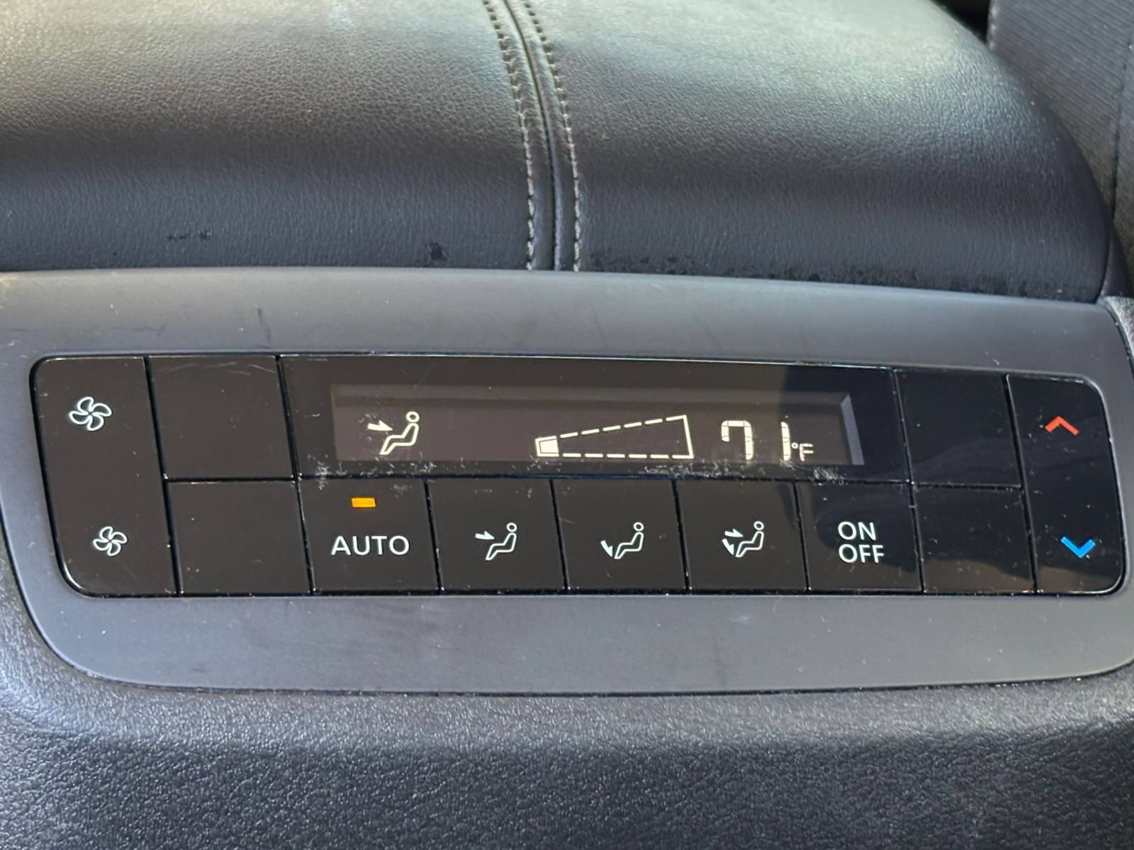 Used 2025 Nissan Pathfinder SV AWD/4WD image 24