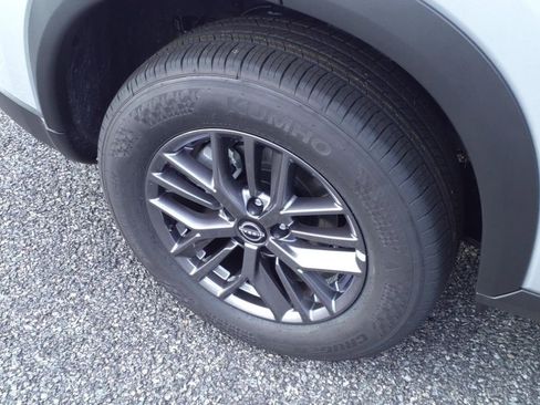 Used 2025 Nissan Rogue S image 6