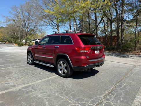 Used 2013 Jeep Grand Cherokee Overland w/ Advance Technology Group AWD/4WD image 3