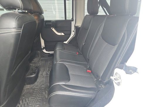 Used 2015 Jeep Wrangler Unlimited Sahara image 10