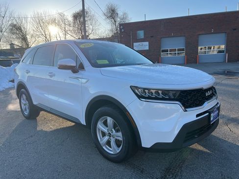 Used 2023 Kia Sorento LX image 7
