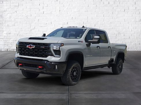 Used 2024 Chevrolet Silverado 2500 ZR2 w/ Technology Package image 6