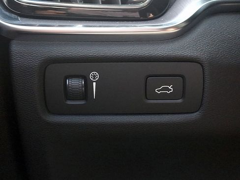 Used 2020 Volvo S60 T5 Momentum w/ Protection Package Premier image 27