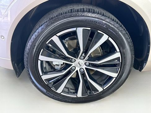 Used 2024 Volvo XC60 B5 Plus AWD/4WD image 40