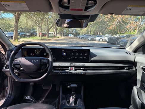Used 2025 Kia K4 LXS image 27