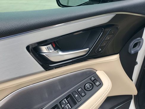 Certified 2025 Acura MDX w/ Technology Package FWD image 23