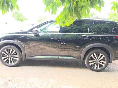Used 2023 Nissan Pathfinder Platinum AWD/4WD image 9