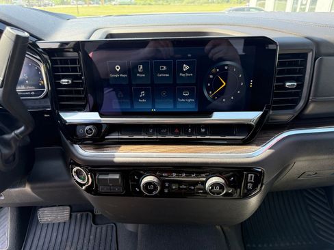 Used 2025 Chevrolet Silverado 2500 LT w/ Convenience Package AWD/4WD image 11