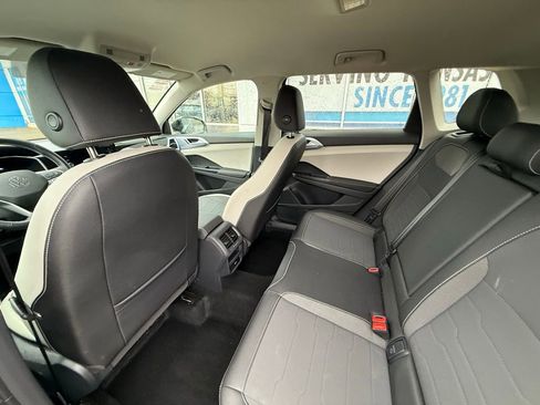 Used 2025 Volkswagen Taos SE image 28