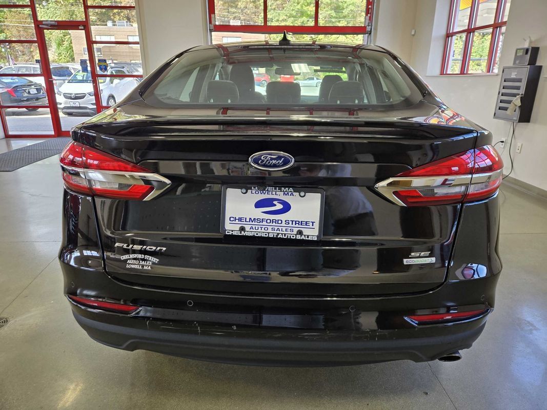 Used 2020 Ford Fusion SE w/ Equipment Group 151A FWD image 6