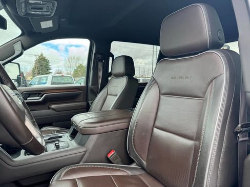 Used 2025 GMC Sierra 3500 Denali image 10