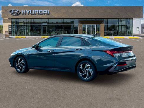 New 2025 Hyundai Elantra Limited image 4