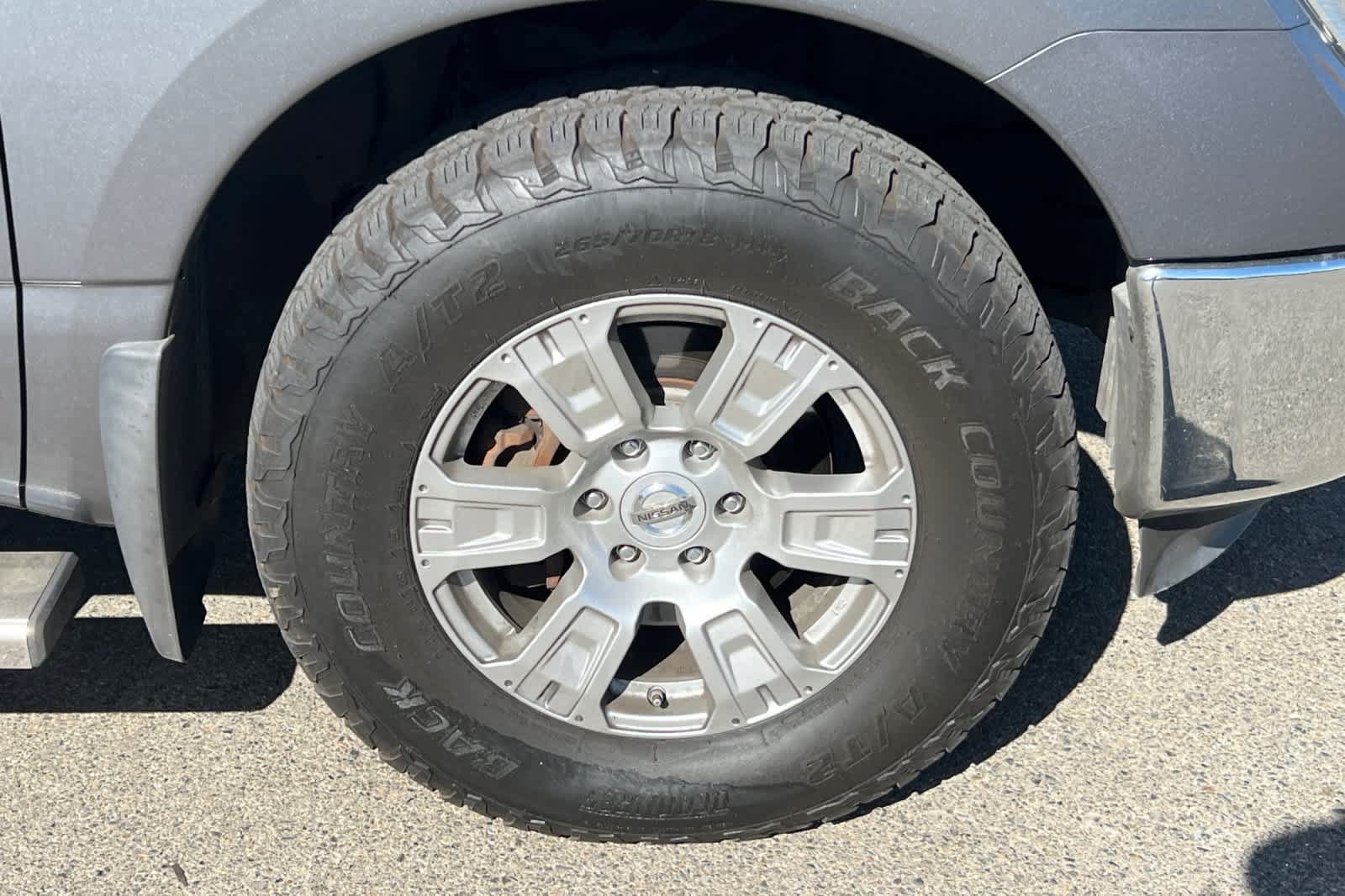 Used 2017 Nissan Titan SV AWD/4WD image 18