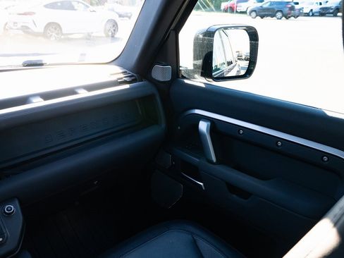 Used 2023 Land Rover Defender 130 X-Dynamic SE image 10