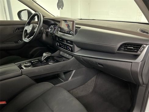 Used 2023 Nissan Rogue S image 28