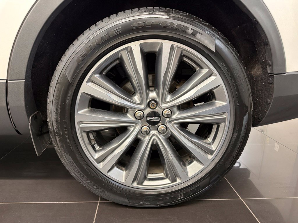 Used 2017 Lincoln MKX Reserve w/ Driver Assistance Package AWD/4WD image 7