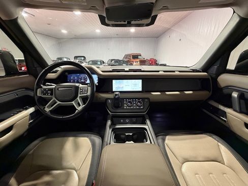 Used 2021 Land Rover Defender 110 X-Dynamic HSE image 31