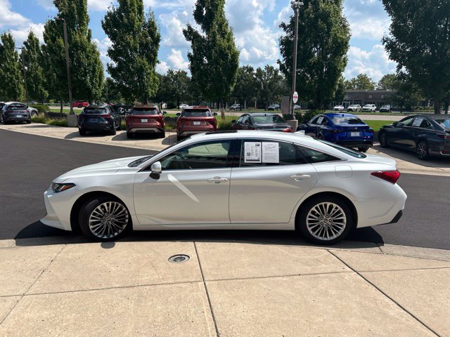 Used 2019 Toyota Avalon Limited w/ Advanced Safety Package FWD image 4