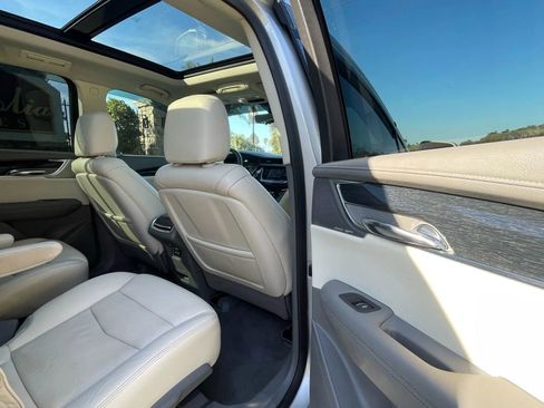 Used 2020 Cadillac XT6 Premium Luxury FWD image 8