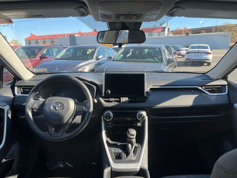 Used 2025 Toyota RAV4 XLE image 33