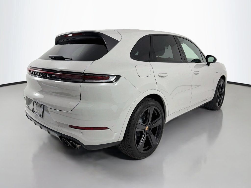 Certified 2026 Porsche Cayenne E-Hybrid AWD/4WD image 9