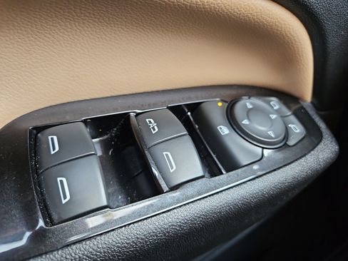 Used 2023 Chevrolet Equinox Premier image 21