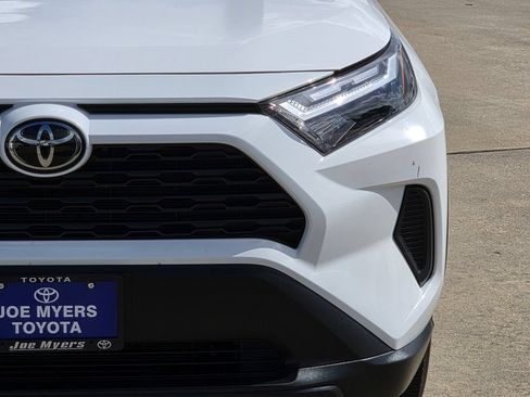 Used 2025 Toyota RAV4 XLE FWD image 4