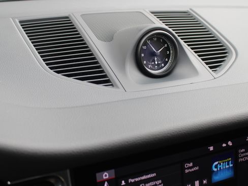 Certified 2026 Porsche Macan Turbo image 24